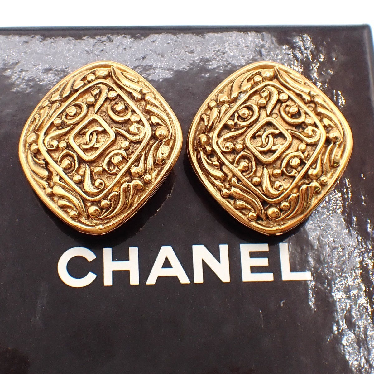 Chanel Vintage CC Diamond Shape Clips-On Earrings Gold-Plated