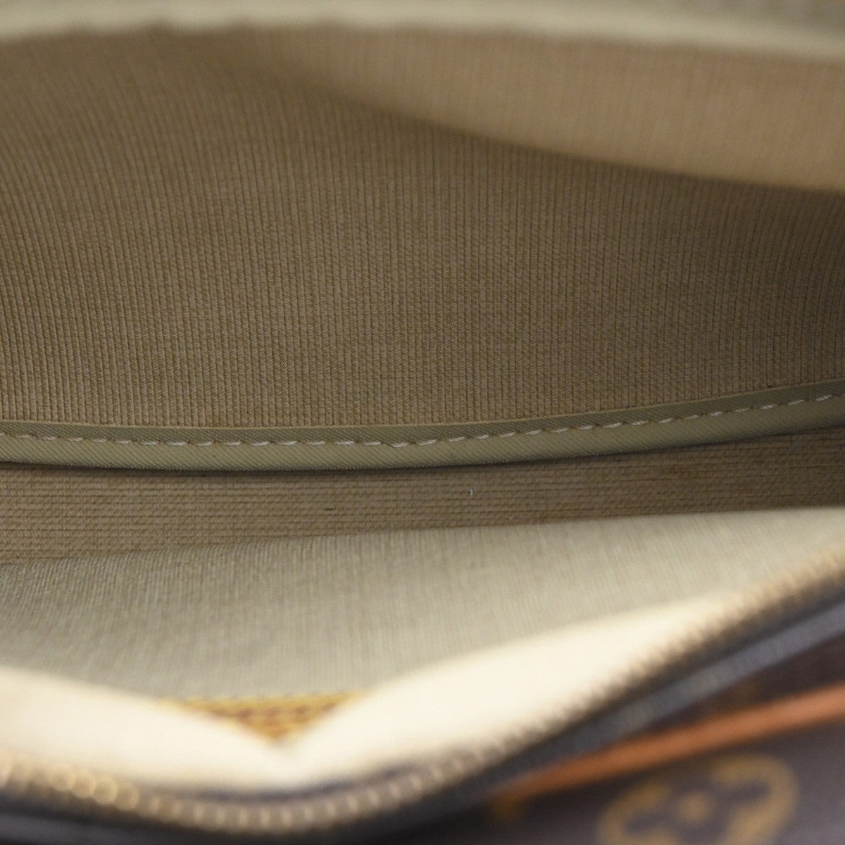 Louis Vuitton Reporter Bag Monogram Canvas