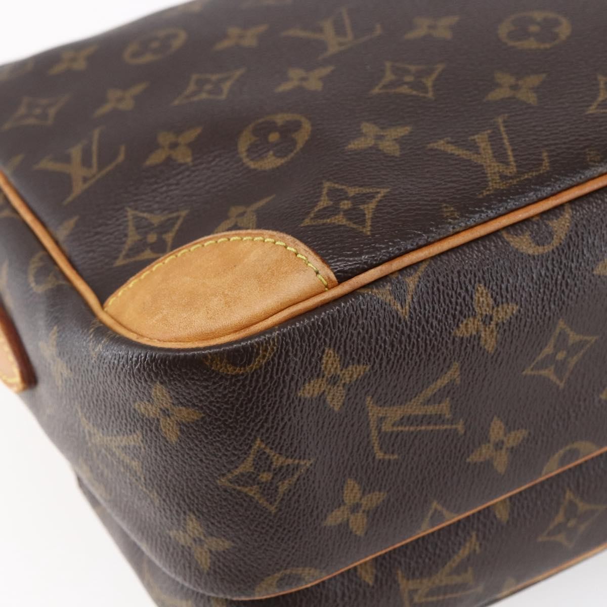 Louis Vuitton Nil Messenger Bag Monogram Canvas
