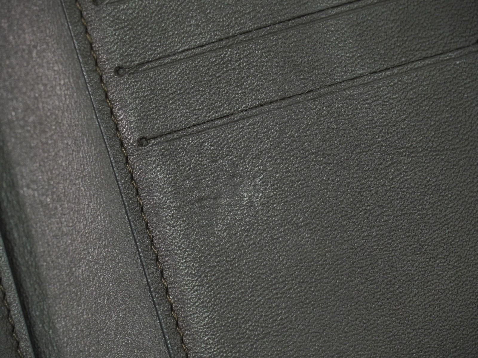 Louis Vuitton Capucines Compact wallet Leather