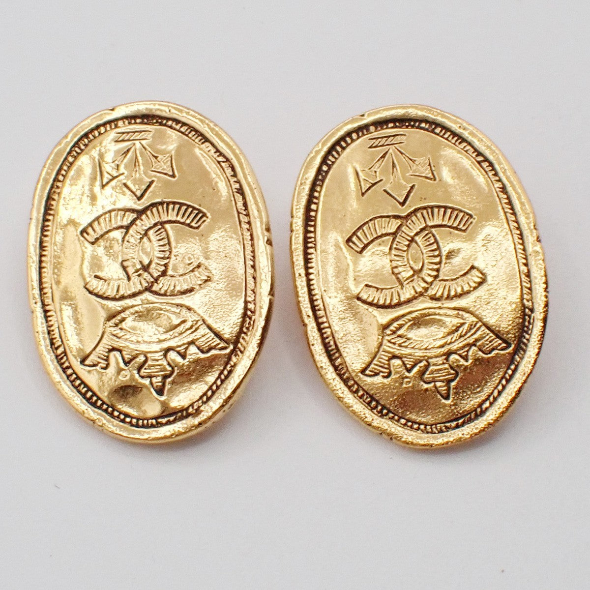 Chanel Vintage CC Crown Oval Plate Clip-On Earrings Metal