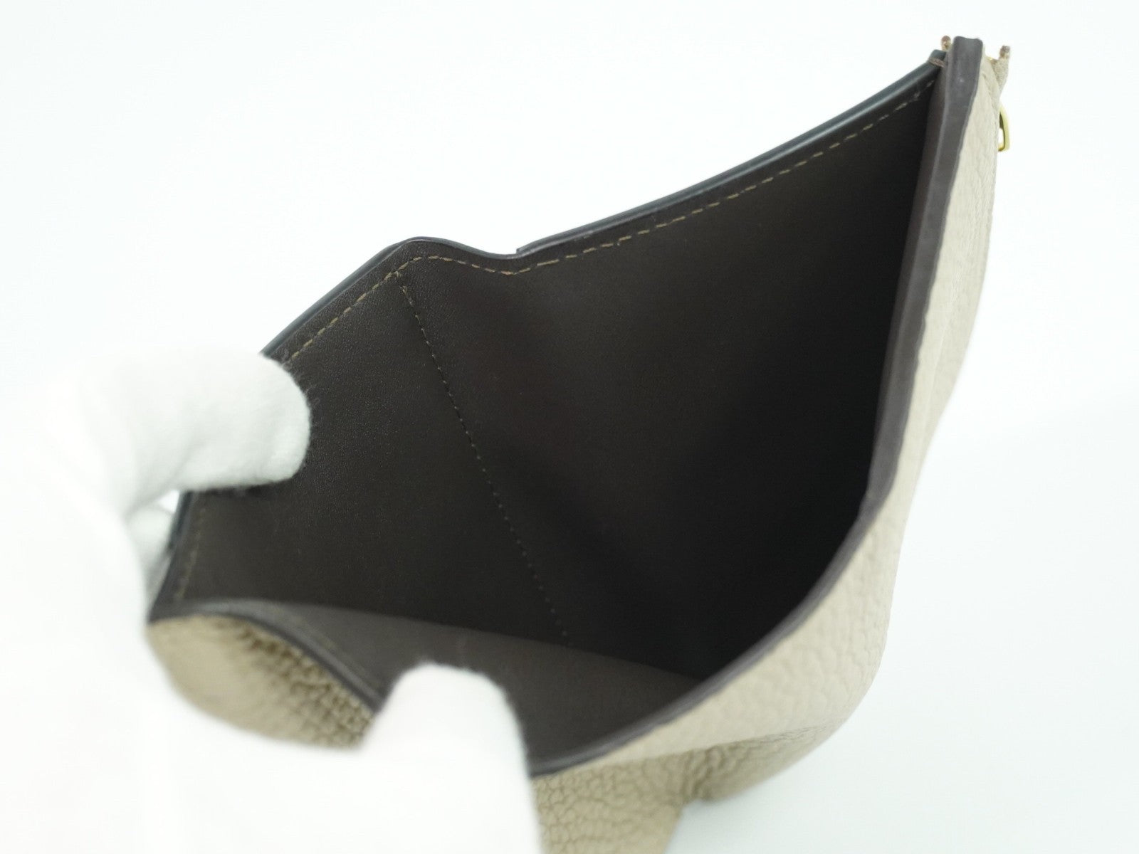 Louis Vuitton Capucines Compact wallet Leather