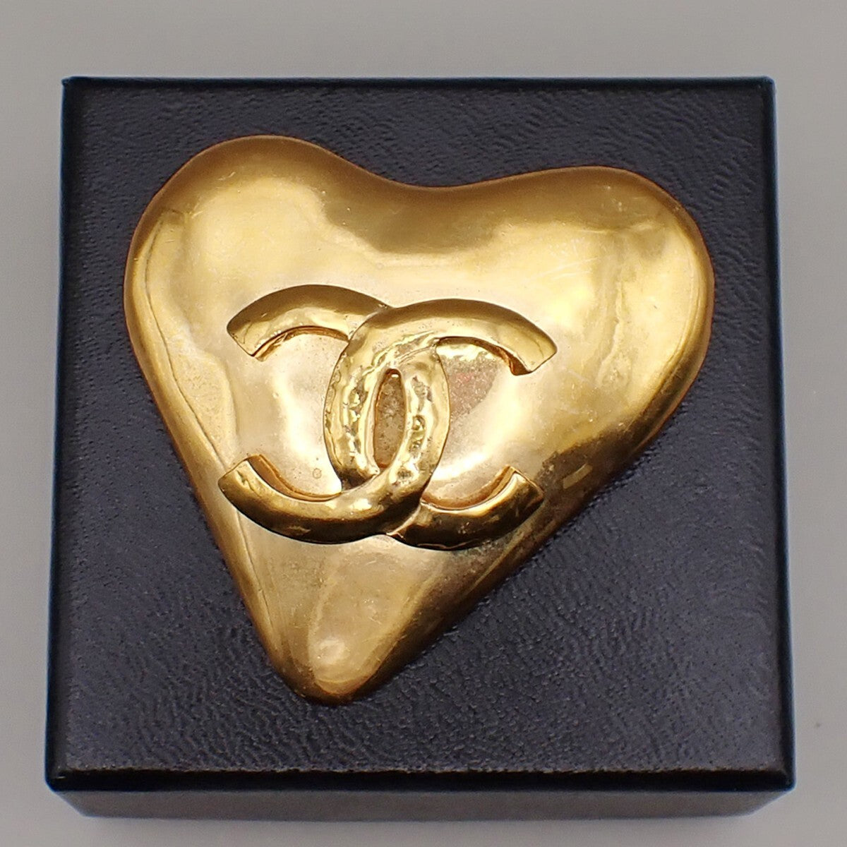 Chanel Vintage CC Heart Brooch Metal