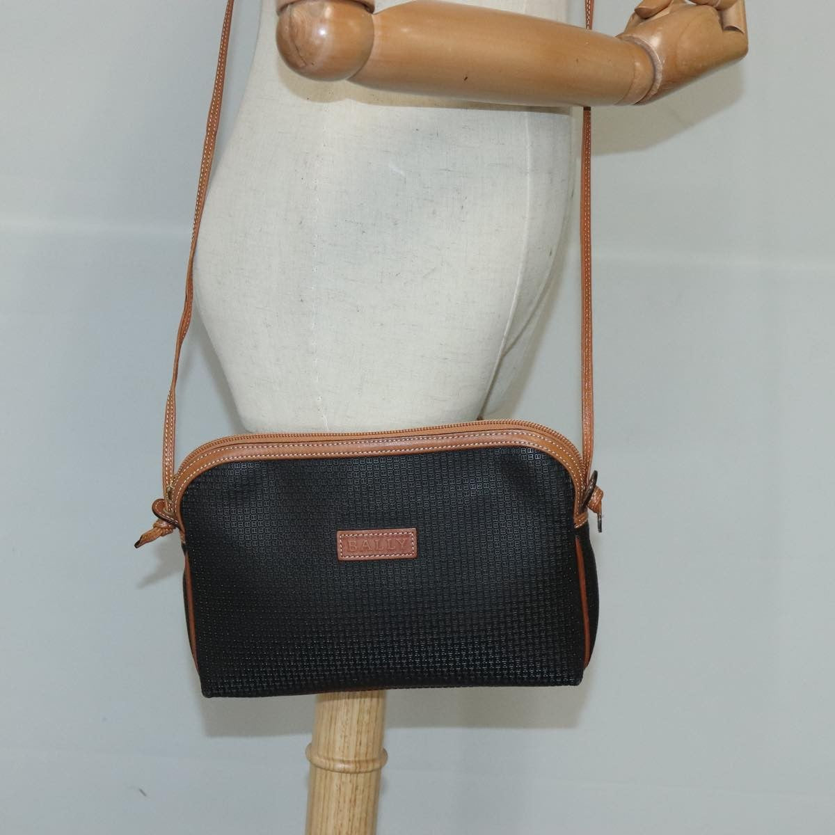 Bally Vintage Shoulder Bag Leather