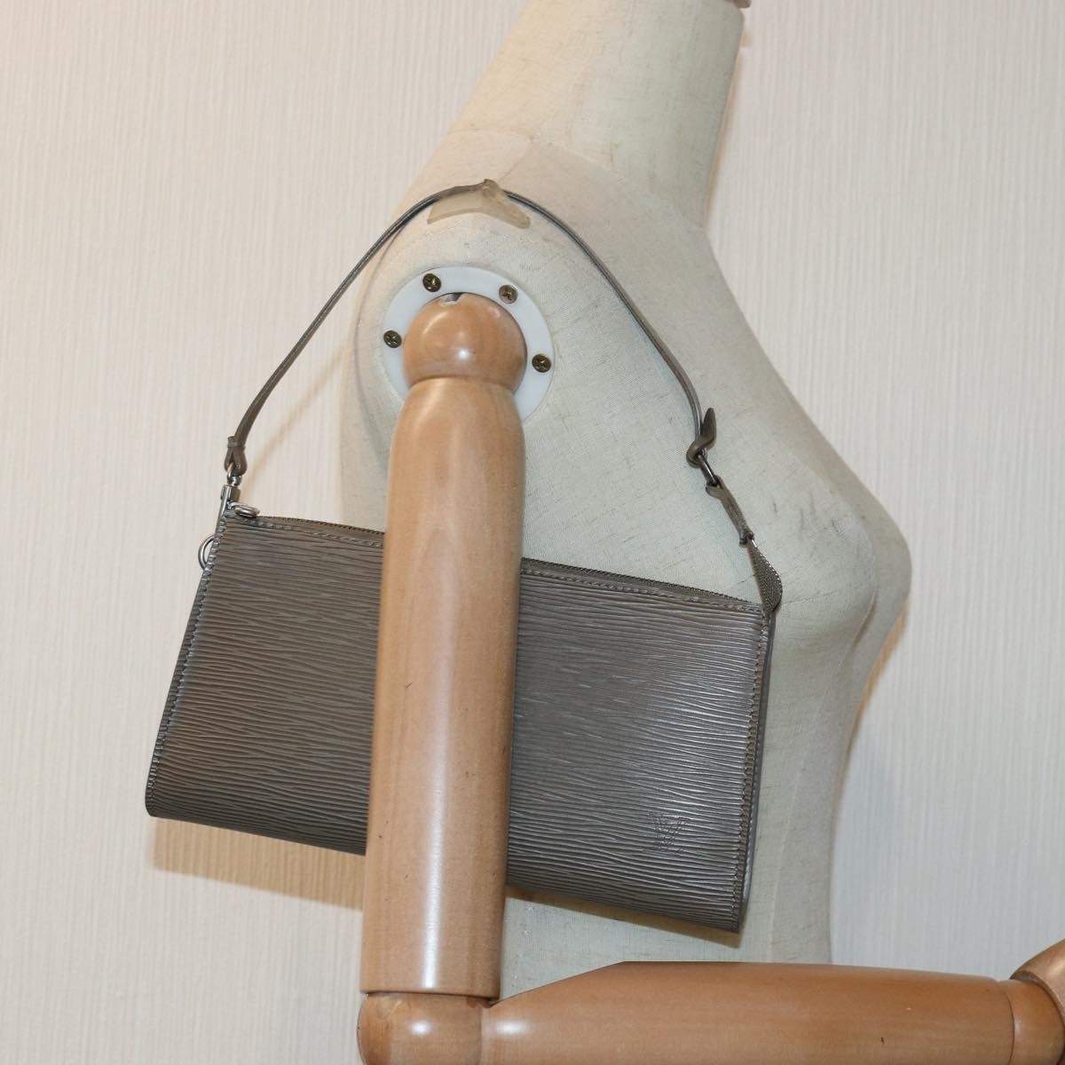 Louis Vuitton Pochette Accessoires Epi Leather