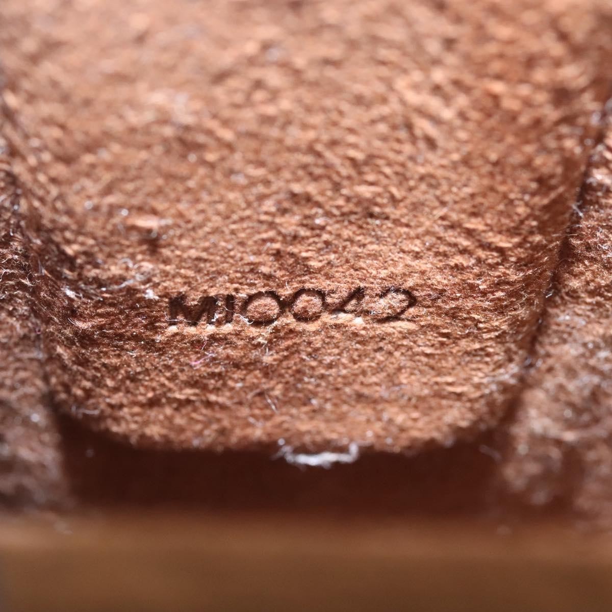 Louis Vuitton Étui Téléphone Monogram Canvas