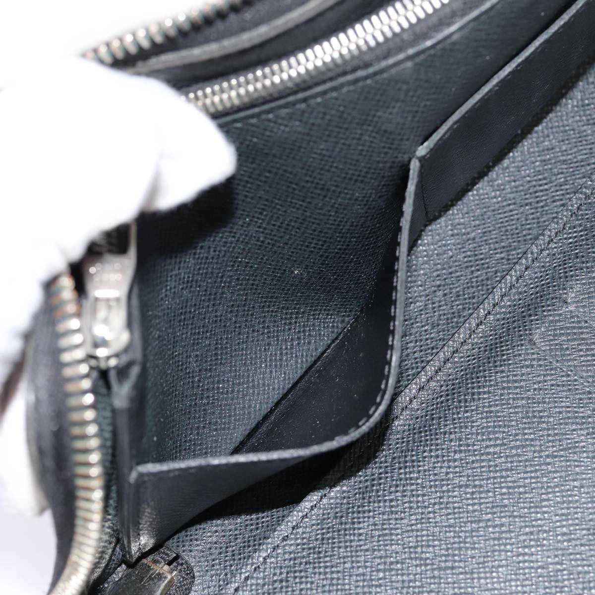 Louis Vuitton Zippy wallet vertical Taïga