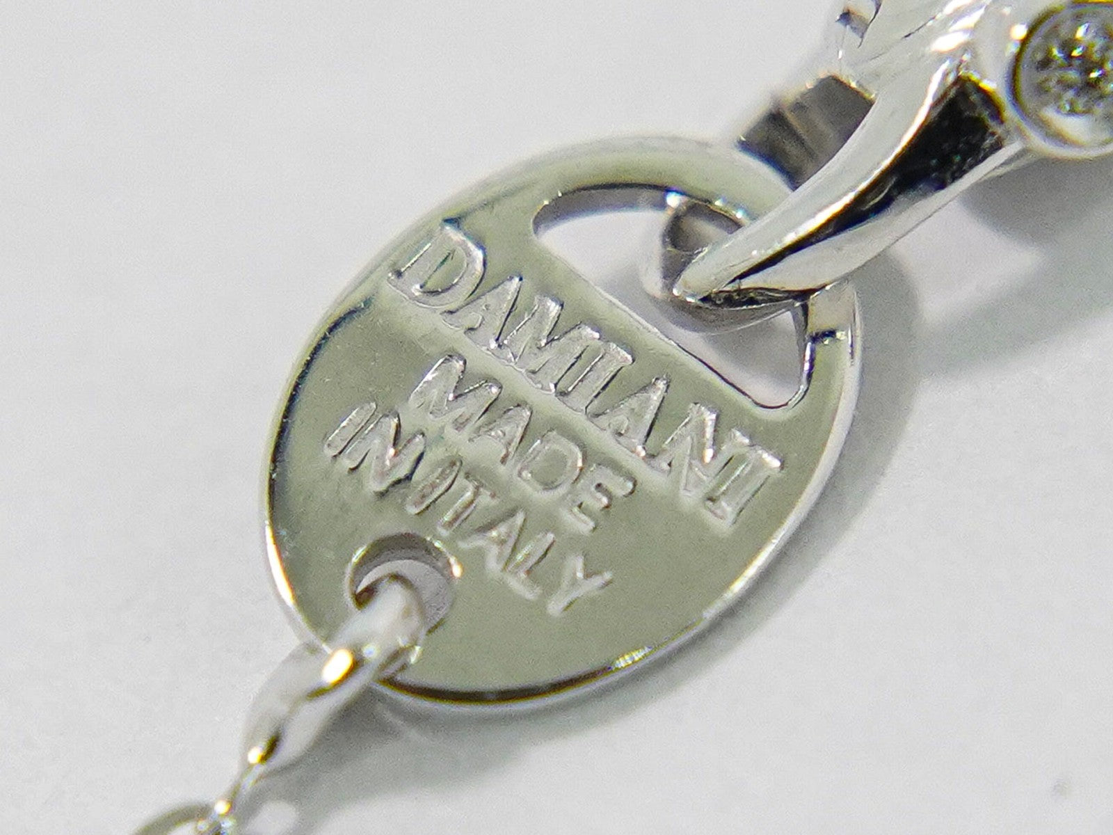 Damiani Belle Epoque Pendant Necklace 18K White Gold and Diamonds