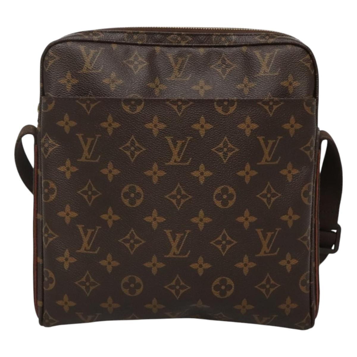 Louis Vuitton Trotteur Beaubourg Handbag Monogram Canvas