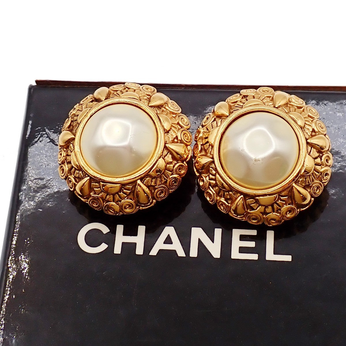 Chanel Vintage Round Clip-On Earrings Metal with Faux Pearl