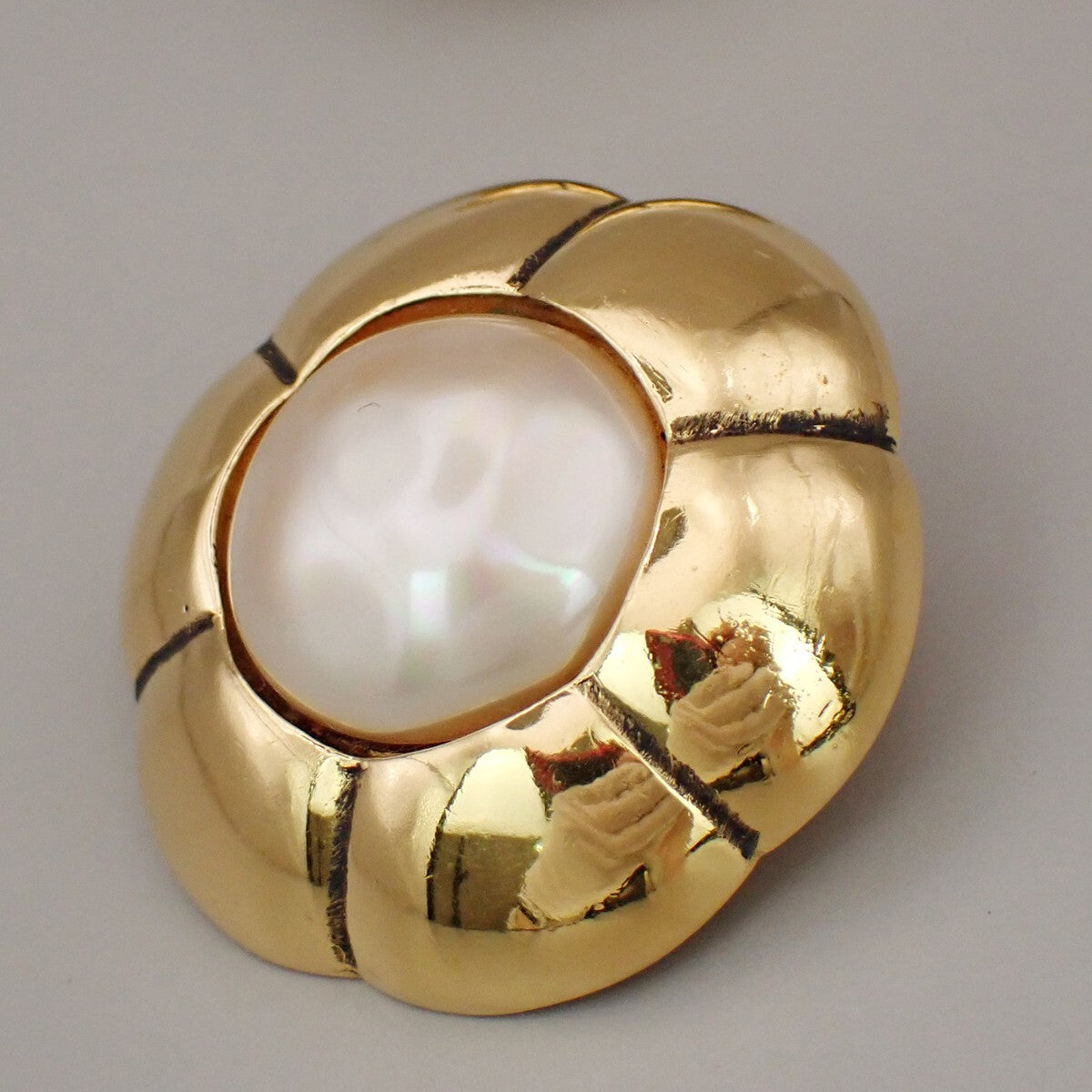 Chanel Vintage CC Flower Clip-On Earrings imitation pearls in gold plated