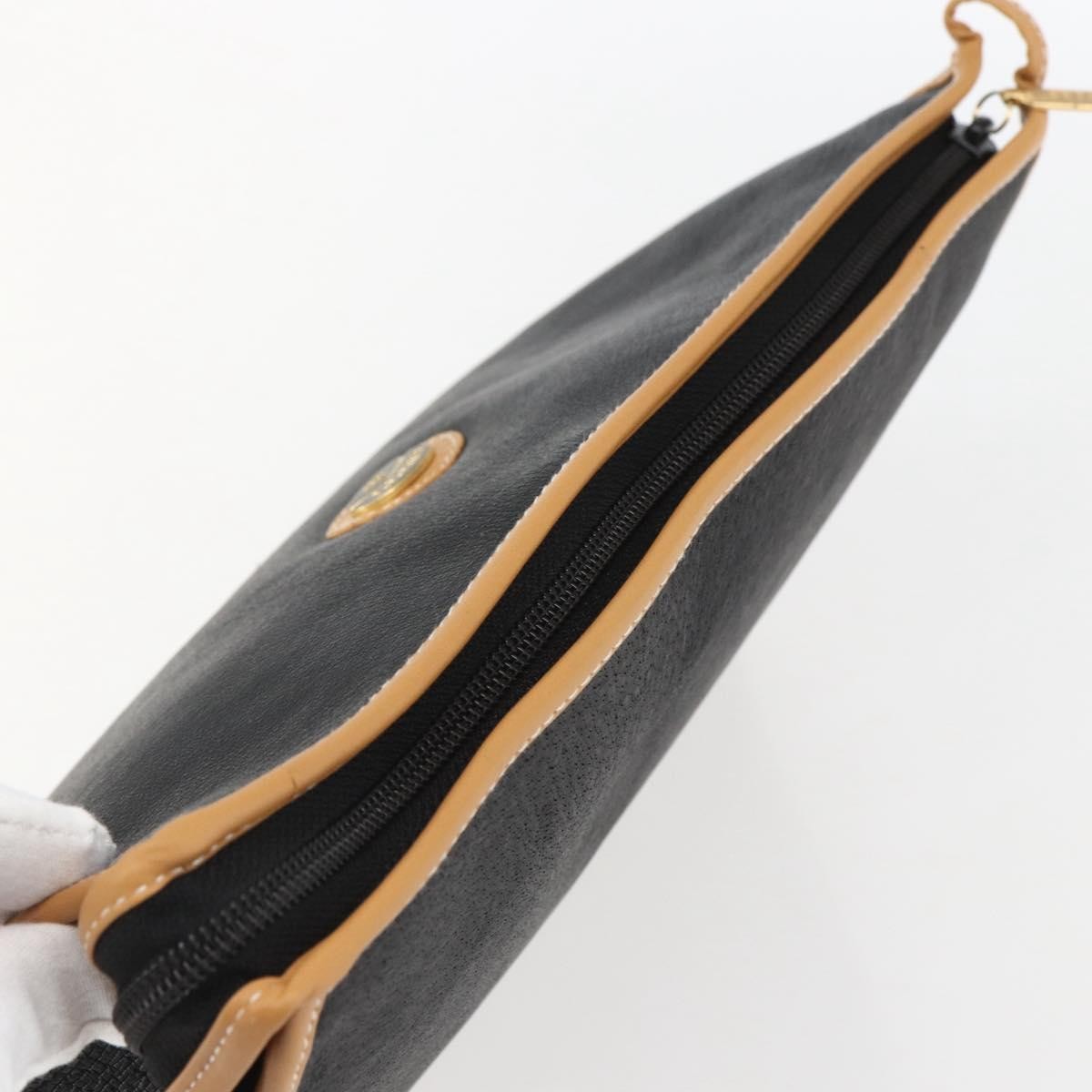 Gucci Zipped Pouch Leather