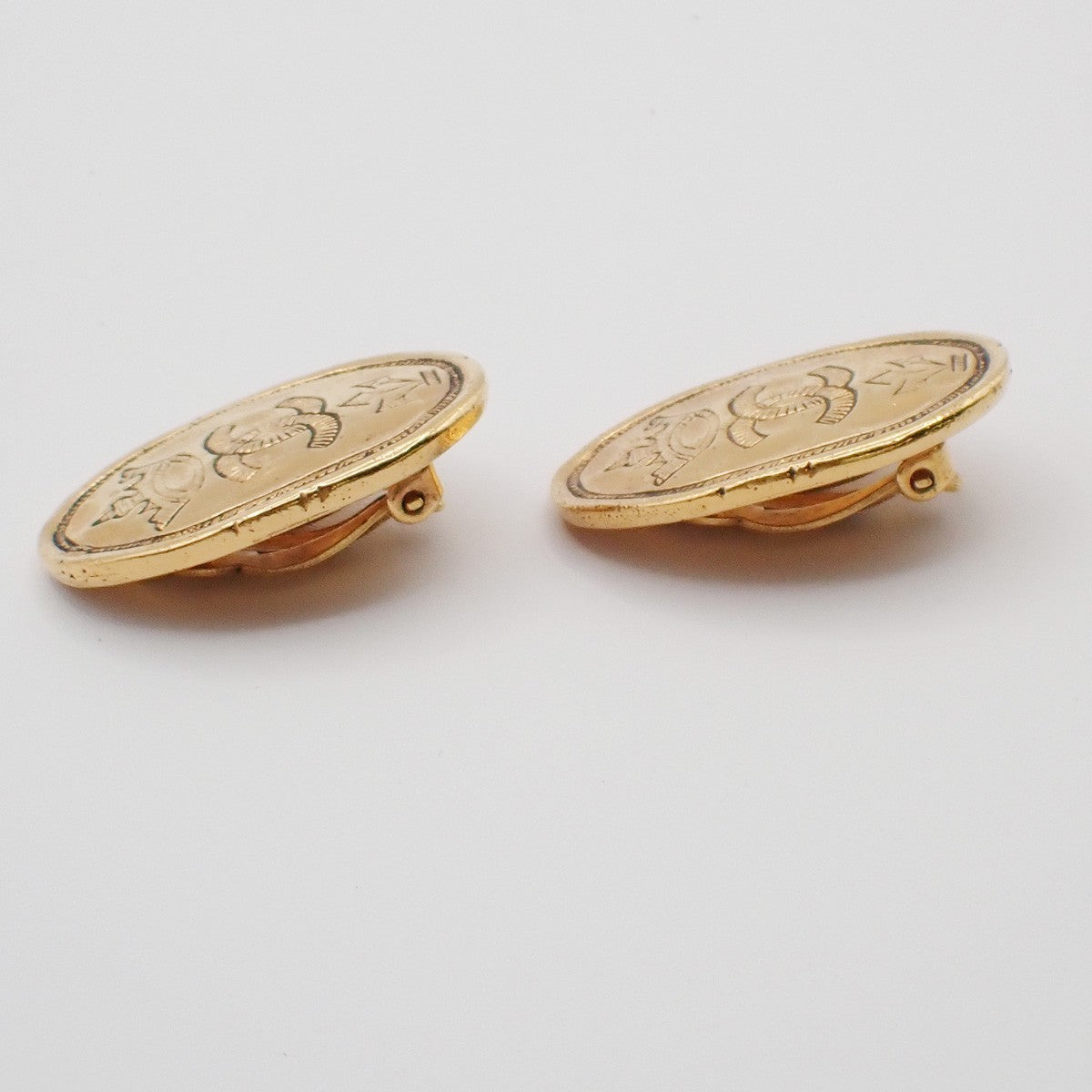Chanel Vintage CC Crown Oval Plate Clip-On Earrings Metal