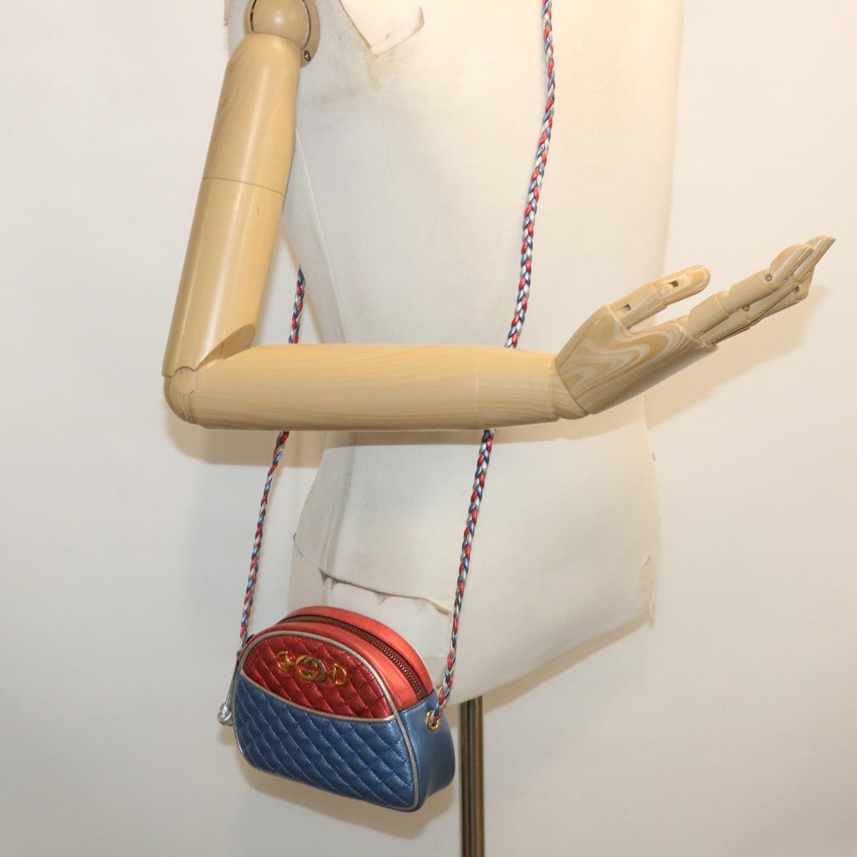 Gucci Trapuntata Camera Shoulder Bag Quilted Laminated Leather