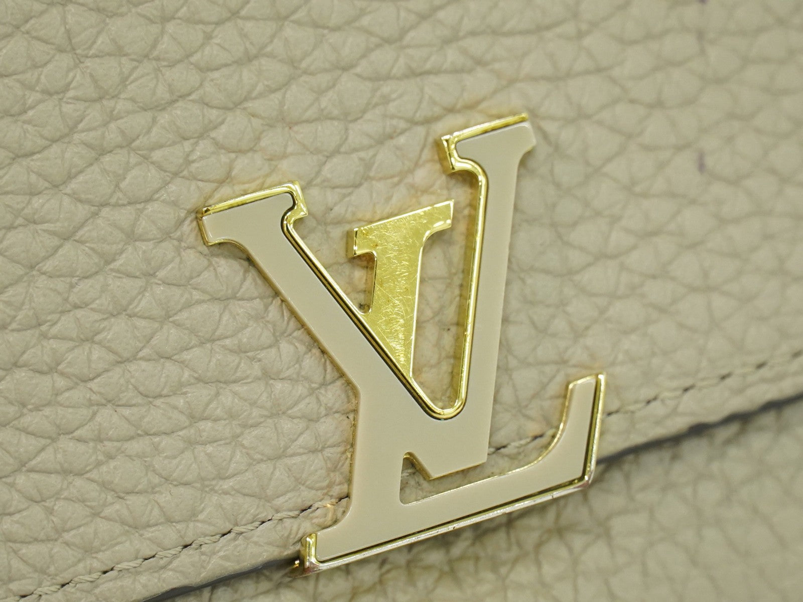 Louis Vuitton Capucines Compact wallet Leather