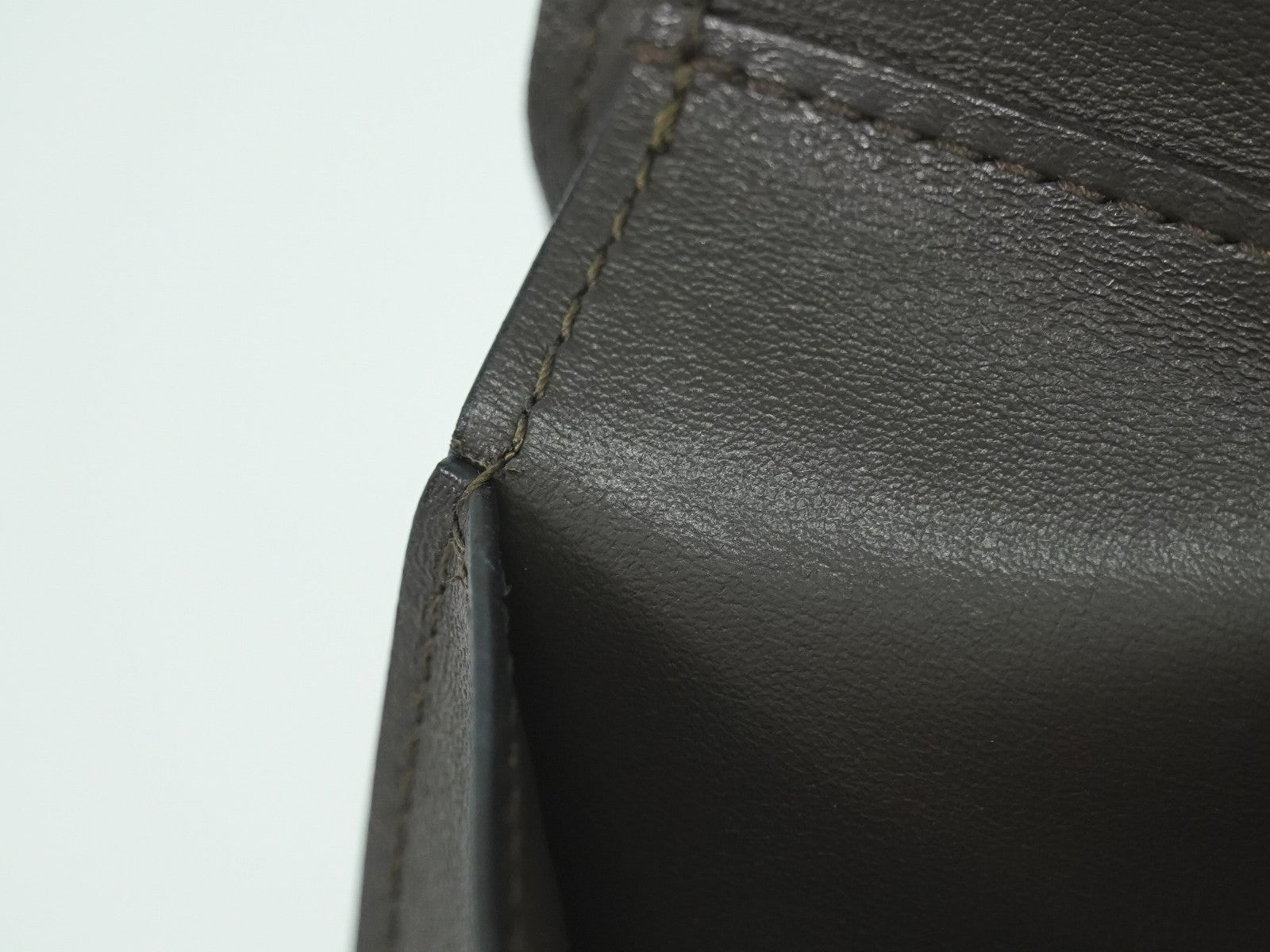 Louis Vuitton Capucines Compact wallet Leather