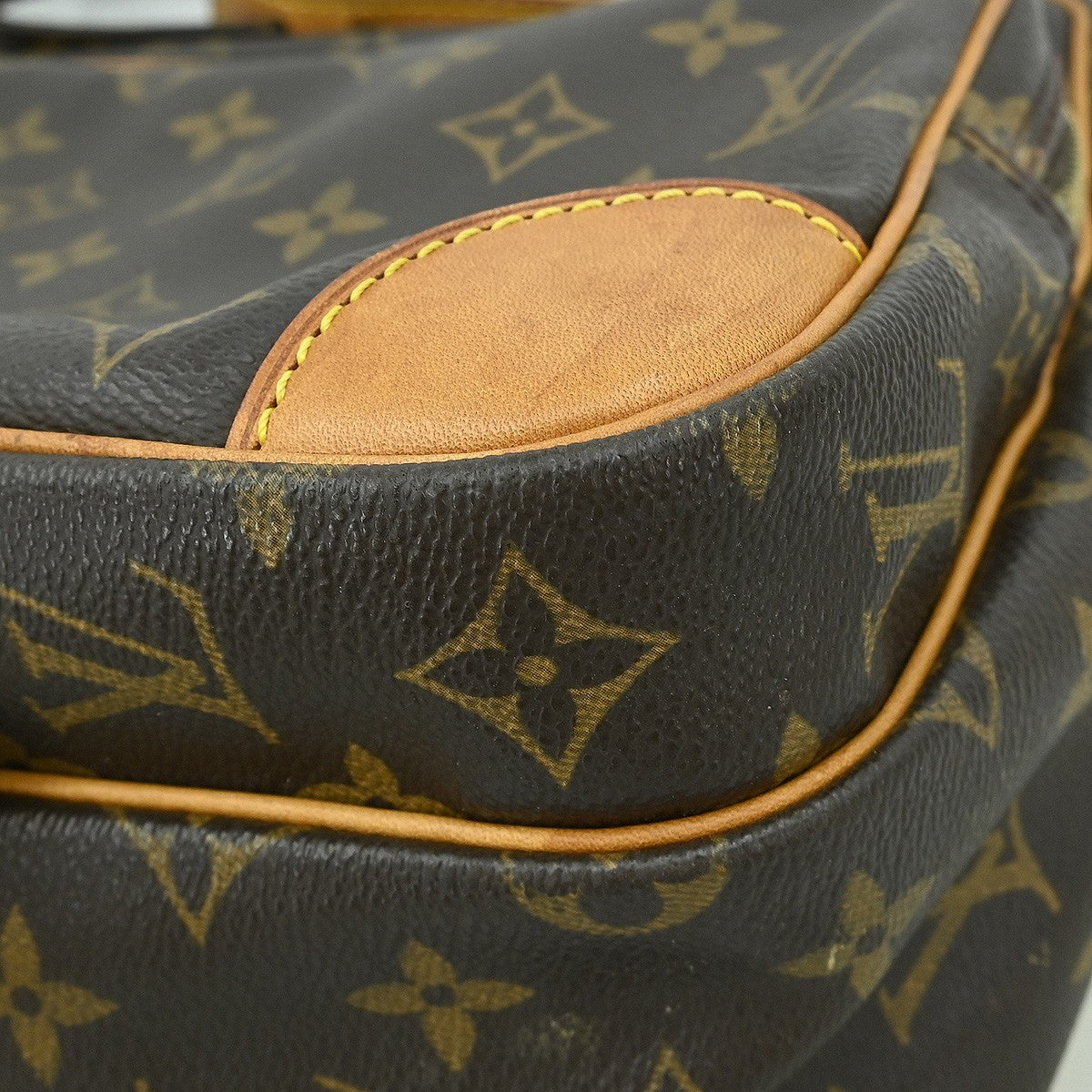Louis Vuitton Nil Messenger Bag Monogram Canvas