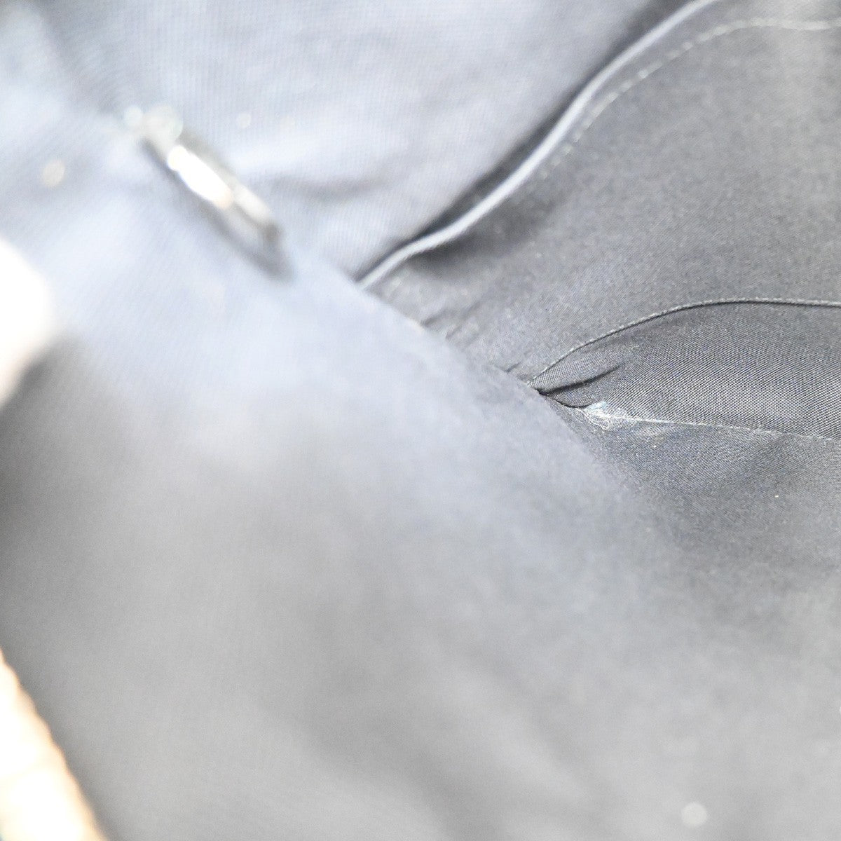 Louis Vuitton Sasha Handbag Taiga Leather