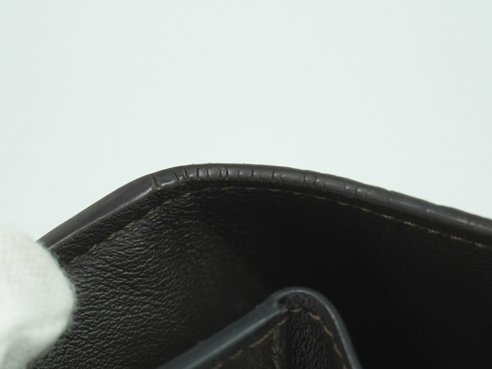 Louis Vuitton Capucines Compact wallet Leather