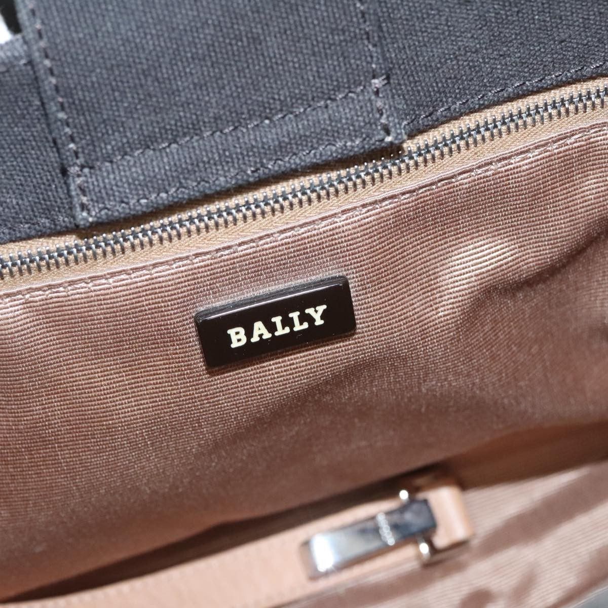 Bally Vintage Shoulder Bag Leather
