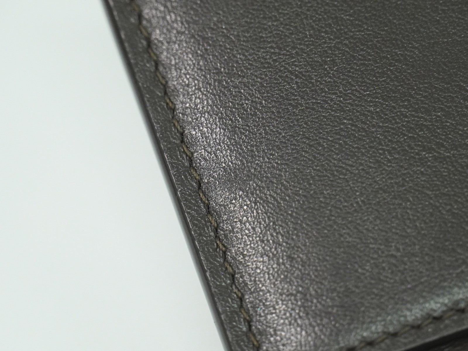 Louis Vuitton Capucines Compact wallet Leather