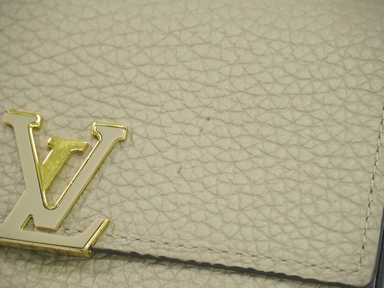 Louis Vuitton Capucines Compact wallet Leather