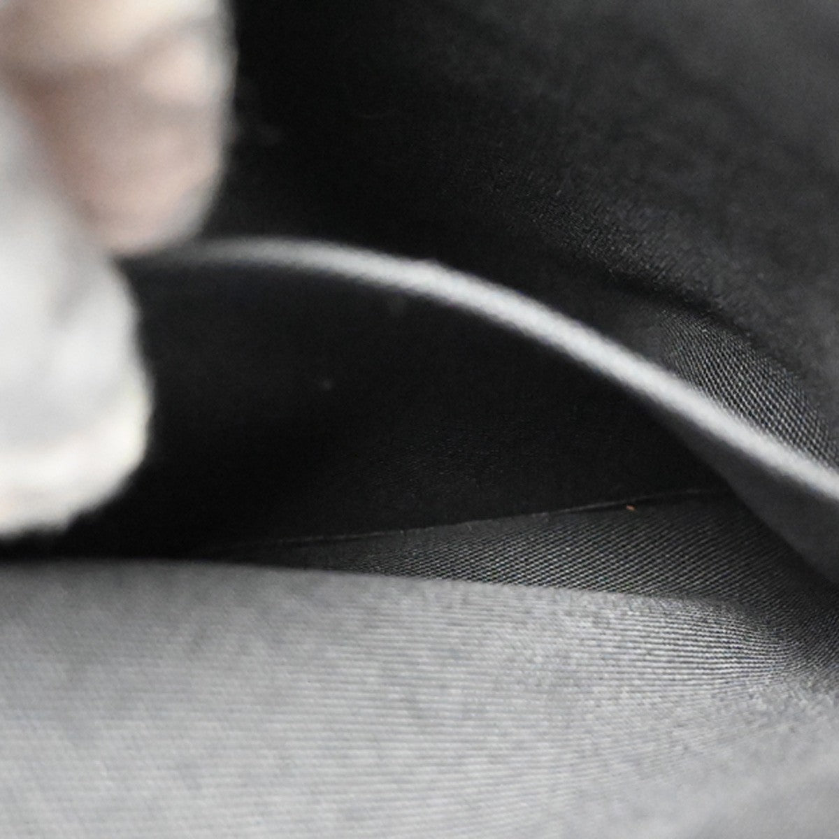 Louis Vuitton Sasha Handbag Taiga Leather