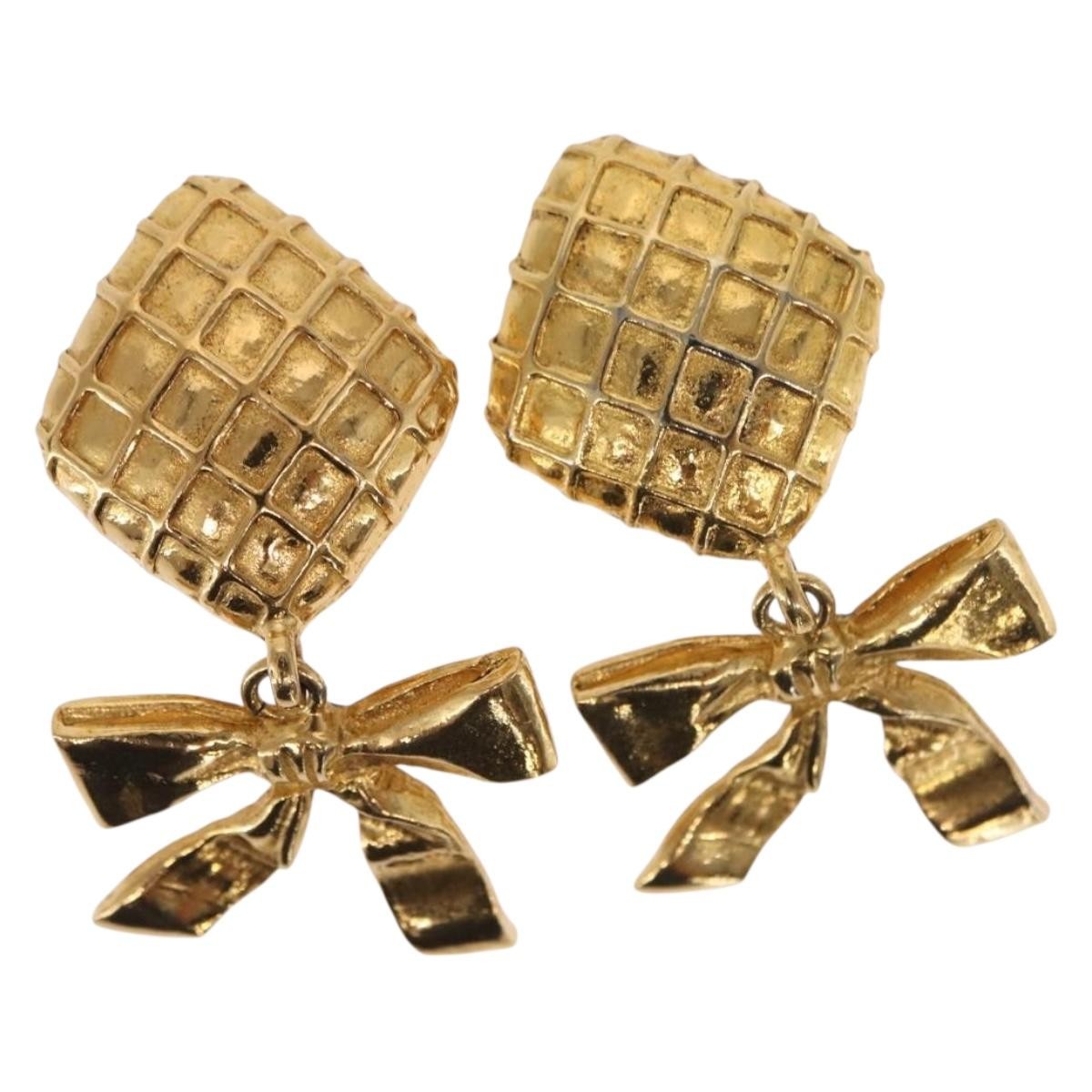 Chanel Ribbon Earring Metal