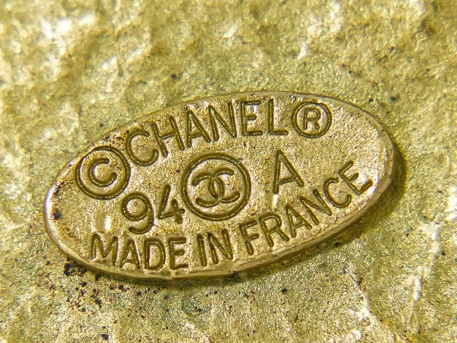Chanel CC Brooch Metal