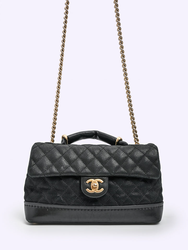 chanel quilted bag with chain