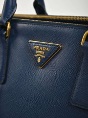 حقيبة برادا سافيانو متوسطة الحجم بسحاب مزدوج