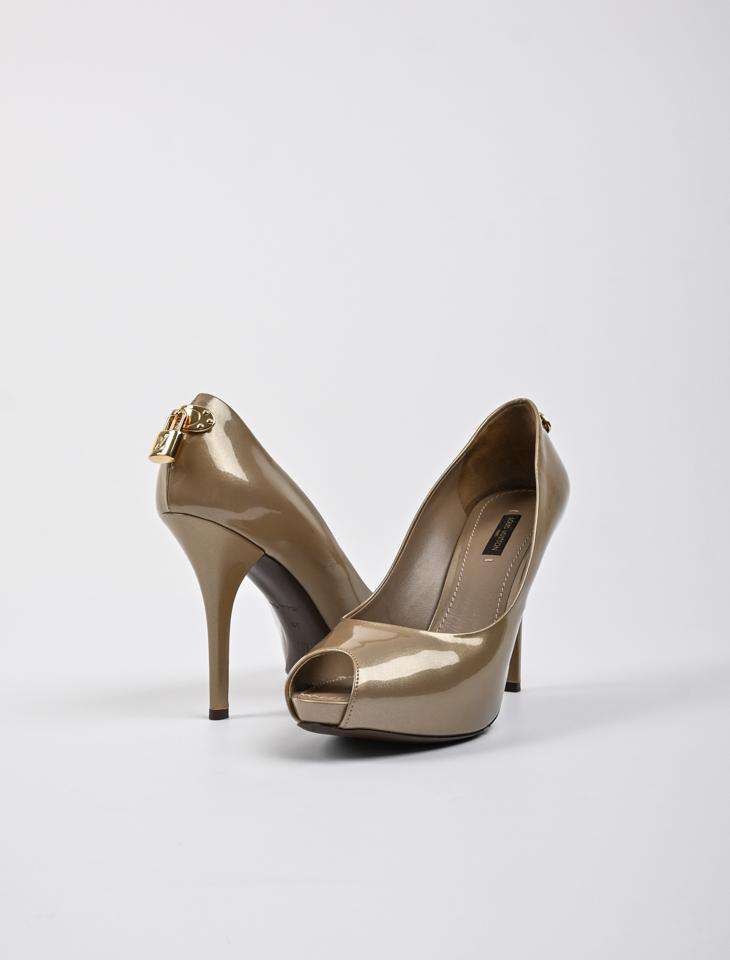 Louis Vuitton Gold-Tone Lock Suede Oh Really Peep Toe Pumps Size