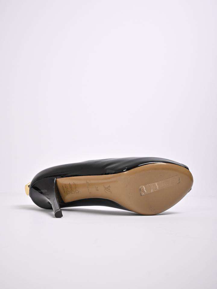Louis Vuitton Black Leather Logo Pointed Toe Pumps Size 38